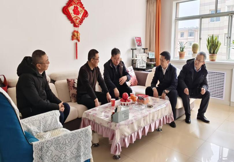 市委組織部領(lǐng)導(dǎo)慰問我公司困難黨員