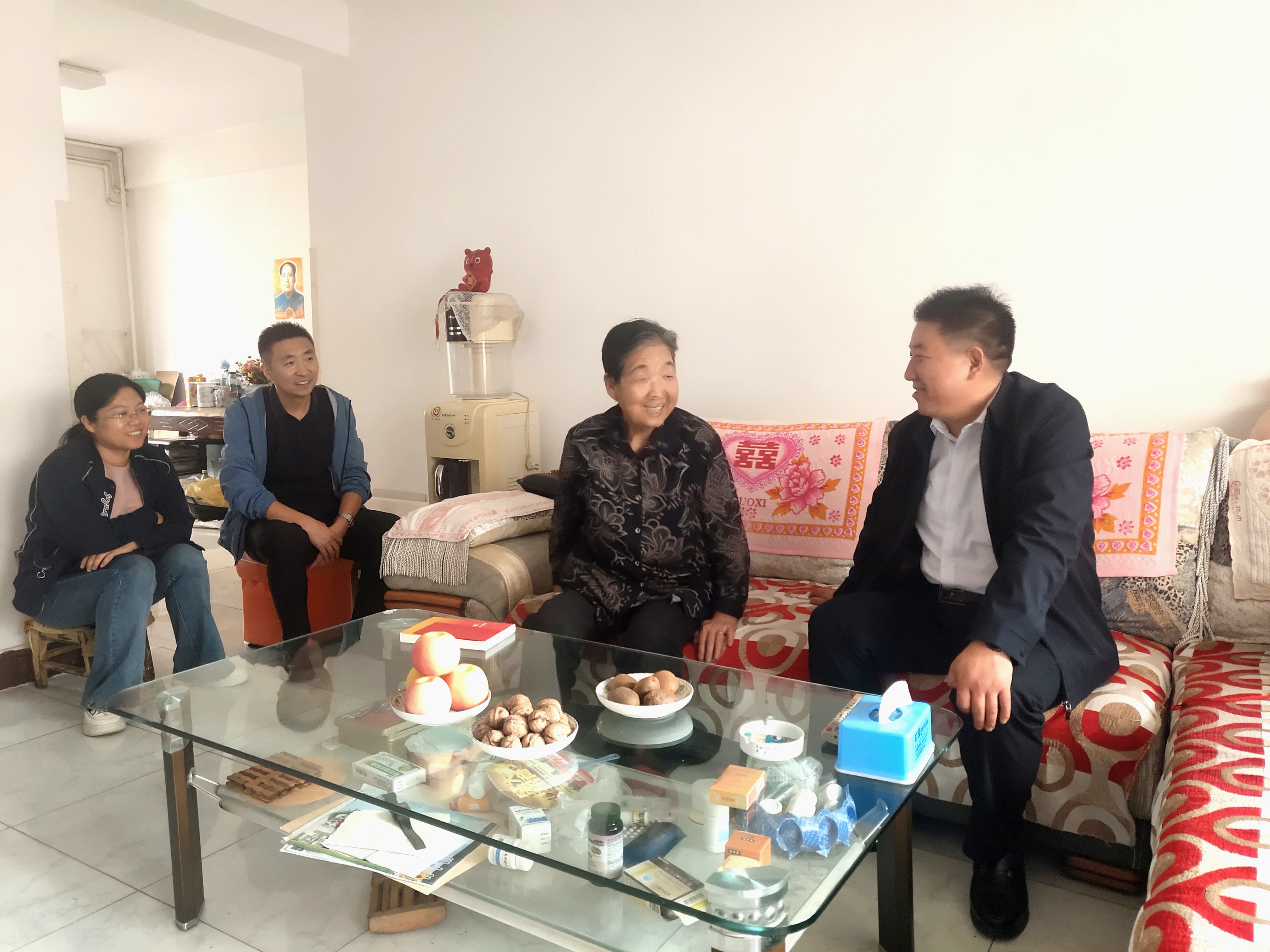 朱強(qiáng)走訪慰問豐收公司烈士遺屬